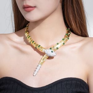 Sautoirs Tendance européenne Or Couleur Vert Rouge Serpent Forme Collier Mode Exagéré Femmes Serpent Boucle Magnétique Collier Bijoux De Luxe 230921