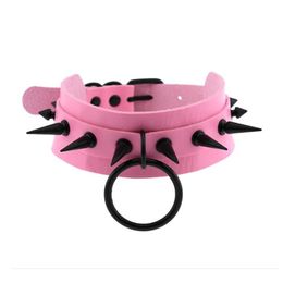 Chokers Collier à pointe noire de cou en cuir rose rose pour femmes club de collier cloué en métal club de fête de fête
