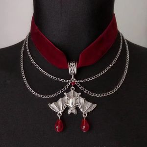 Chokers Goth rood fluwelen choker vleermuis ketting Victoriaanse prachtige punk gotische sieraden modefeest vrouwen Halloween cadeau charme 231013