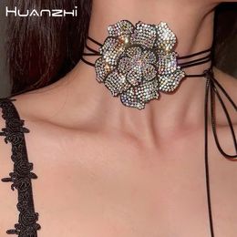 Sautoirs Huanzhi Vintage Full Grand Collier de fleurs noires pour femmes filles ras du cou fil de cire plusieurs couches bijoux de mode 231101