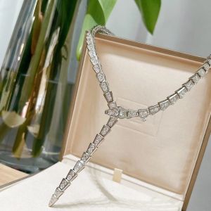 Chokers luxe ontwerper slang diamant hanger kettingen top v goud volledige zirkoon slangvorm ronde choker voor vrouwen man sieraden met doos par