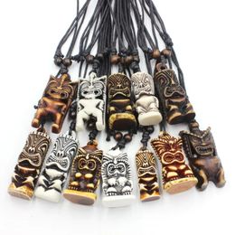 Gargantillas lotes mixtos 12 unids imitación hueso tallado NZ maorí tiki hombres encantos tiki tótem collares para hombres amuleto de mujer regalo 231124