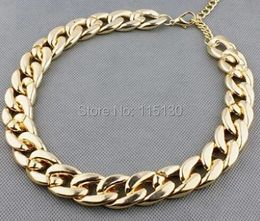 Gargantillas Collar de cadena de bloque de oro retro para mujer Long Qianjian CCB Collar de mujer de plástico 2022 Nueva joyería de moda 231205