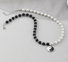 Gargantillas Cuentas de perlas redondas Yin Yang Taichi Colgante Cadena de acero inoxidable Collar unisex Pareja Joyería Mujeres Mens7413933