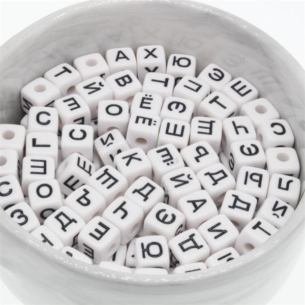 Chongai 100pcs LETTRES RUSSIQUES BLANCES MILTES ALLÉMES ALPHABET ACRYLIC CUBE Perles d'espaceur en vrac pour Kid Diy Bijoux faisant 10 mm Y200730