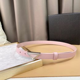 Choisissez une ceinture à la mode pour ajouter du charme à votre voyage