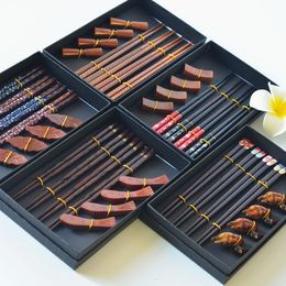 Chopsticks Chinese stijl Giftbox Creatieve houten tikstoppen Vier paar eetstokjessteun 230302