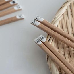 Baguettes en bois à motif de Panda, outils de cuisine chinois pratiques et réutilisables, vaisselle de dessin animé Durable et antidérapante