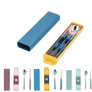 Baguettes de vaisselle pratiques Set Portable Cuillère en acier inoxydable avec boîte de rangement Des ustensiles de couverts pour les voyages