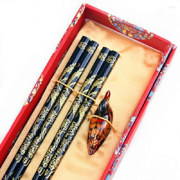 Baguettes Reste Cadeau D'affaires Baguettes En Bois Chinois Dragon-grain Bâtons Titulaire Ensemble Chop Mariage