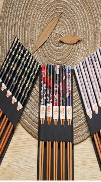 Travailleurs réutilisables 5 paires ensembles de bambou à la main bambou japonais Buissiers en bois naturel Sushi Flower Cat Flower Multi Color Wooden Cho7338211