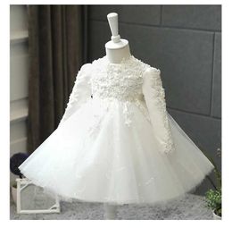 Robes de baptême Robe de mariée bébé fille à manches longues nouveau-née princesse en dentelle en perle 1ère anniversaire Baptist Party Q240507