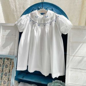 Doopjurken merk ontwerp meisje handgemaakte rookjurk baby geborduurde witte onderdompeling katoen kikker boetiek kleding Q240507