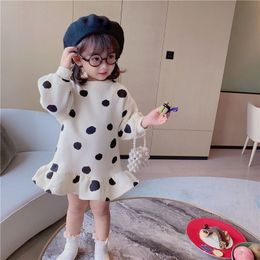 Doopjurken Peuter Meisjes Warme Trui Jurk 2023 Winter Koreaanse Kinderen Splitsen Geplooide Kinderen Polka Dot Gedrukt Casual Kleding 230918