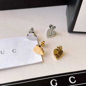 Boutique de Noël Amour Cadeau Boucles D'oreilles Nouveau Designer Femmes Bijoux Design Classique Coeur Lettre Boucles D'oreilles 925 Argent Plaqué Simple Style Boucles D'oreilles