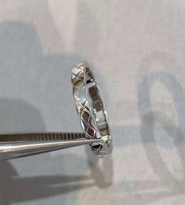Kerstklassiek Nieuwe Titanium Steel Love Geurrant Gold Rings Men and Women Styles Outer Plaid Diamond Rings Love For Life Beaut1583398