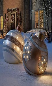 Kerstdecoratie buiten tuin bal pvc opblaasbaar speelgoed 60cm rode sneeuwvlokken streep rooster afdrukken kerst decor 2022 xmas or5419207