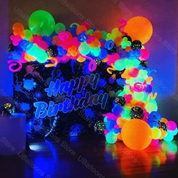 Weihnachtsdekorationen 1 Set Neon-Geburtstagsballons Bogen UV-leuchtende Schwarzlicht-Latex-Globos-Girlande für Partydekorationszubehör 231026
