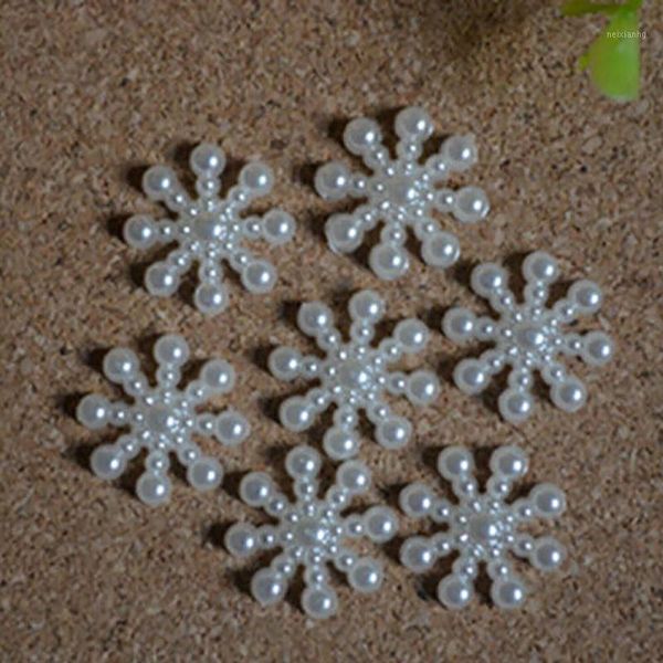 Decoraciones navideñas 100 piezas Artesanía Copo de nieve Adornos de perlas con parte posterior plana Fabricación de tarjetas Qtys Adorno Decoración de boda1
