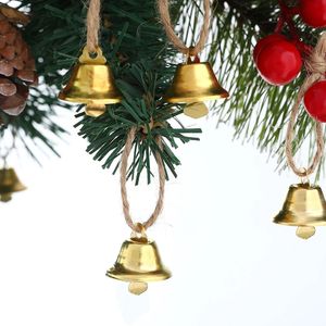 Decoraciones navideñas 102030 piezas 2 cm oro plata cuerno abierto cascabeles colgantes de Navidad decoraciones para árboles de Navidad colgante para mascotas accesorios de bricolaje 231027