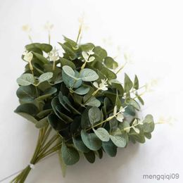 Décorations de Noël 10pcs Eucalyptus Fleurs de soie artificielles Réunion de mariage Table de Noël Décor à la maison Style forestier Haute qualité DIY Ornement