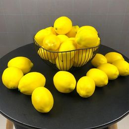 Decoraciones navideñas 12 piezas de limón artificial DIY frutas artificiales fruta falsa de plástico para decoración del jardín del hogar suministros para fiesta de boda de Navidad 231027