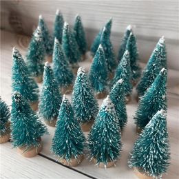 Kerstdecoraties 12 stks Mini Tree Sisal Silk Cedar Home Decor Small Santa Snow Frost Village Huis 2022 jaar Noel Supplies Navidad