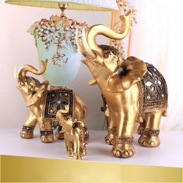 Décorations de Noël 1PC Golden Résine Éléphant Statue Feng Shui Élégant Tronc d'éléphant Sculpture Chanceux Richesse Figurine Artisanat Ornements Décor À La Maison 231025