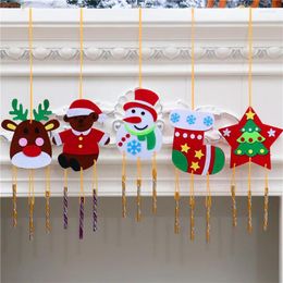Kerstdecoraties 1 stks Wind Chimes Sneeuwman Santa Cluas Elk Metal Hanging Ornament Decorative Bell