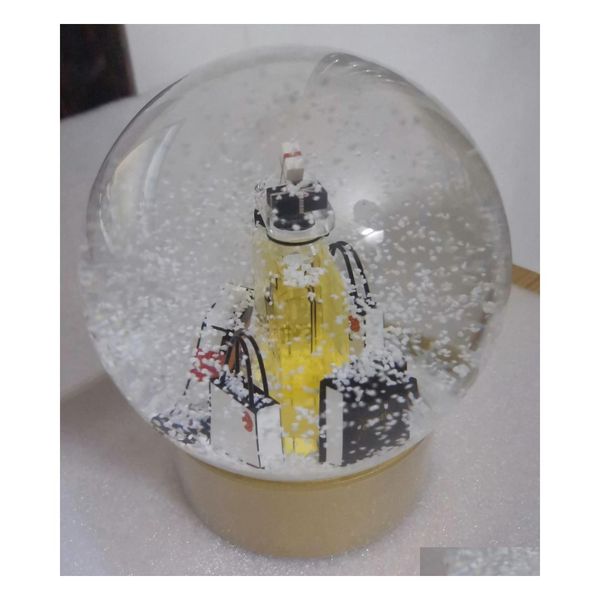 Décorations de Noël 2022 Edition C Classics Golden Snow Globe avec par bouteille à l'intérieur de la boule de cristal pour la nouveauté spéciale d'anniversaire Vip Dh5B0