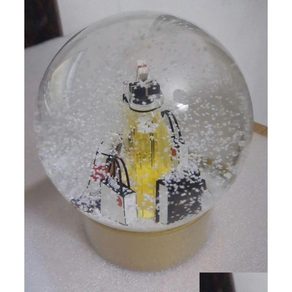 Décorations de Noël 2022 Edition C Classics Golden Christmas Snow Globe avec par bouteille à l'intérieur de la boule de cristal pour un anniversaire spécial Nov Dhqmc
