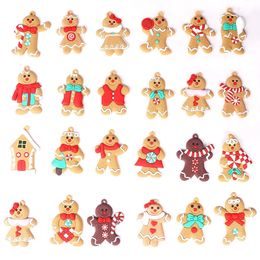 Décorations de Noël 24pcsset Gingerbread Man Ornements pour arbre Assortiment en plastique et suspendu 2024 Année Cadeau 231018