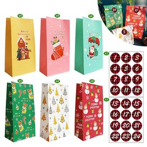 Kerstdecoraties 24Sets Kraft papieren zakken Santa Claus Sneeuwman Holiday Kerstfeest Gunst Bag Candy Cookie Pouch Gift Wapping Supplies