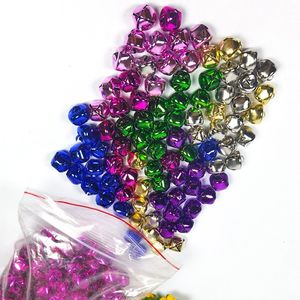 Décorations de Noël 50pcs 13mm Croix en métal Perles en vrac Jingle Bells Artisanat Bijoux de fête de mariage Bracelet Pet Laisse DIY Décoration 230905