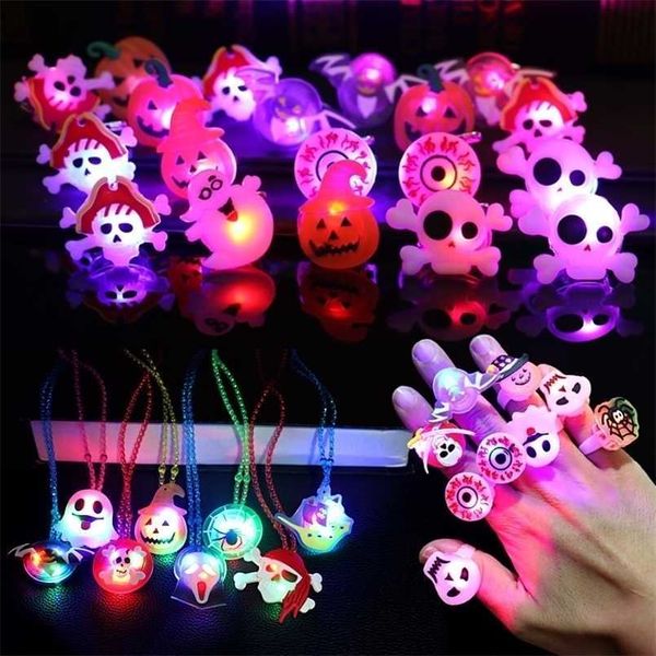 Decoraciones navideñas 50pcs Flash de Halloween Anillo LED Calabaza brillante Fantasma Calavera Santa Claus s para niños Regalos Fiesta 220924