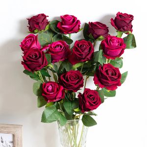 Décorations de Noël 5pcs fleurs de roses artificielles soie longue branche bouquet pour mariage maison chambre table pièce maîtresse décor fausse plante couronne accessoire 231017