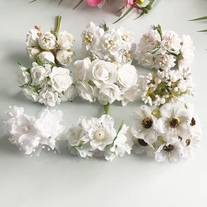 Décorations de Noël 6 10 12 20 24 200pcs Blanc Hybride Fleur Cerisier Étamine Baies Bundle DIY Gâteau Cadeaux De Mariage Boîte Couronnes Décor 231017