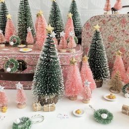 Kerstdecoraties 8 stks/set mini -bomen multi -size nep glitter voor kersttafel decor ornamenten Noel Party Desktop