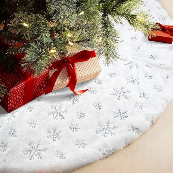 Decoraciones navideñas 90 cm Falda de árbol Copo de nieve Estera de felpa blanca dorada Decoración para suministros de fiesta Año de Navidad Decoración del hogar Adorno