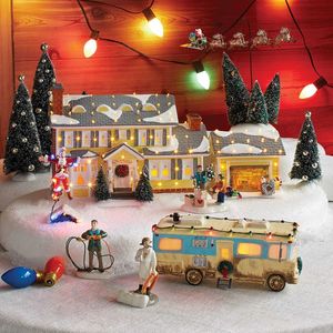 Decoraciones navideñas Edificio brillantemente iluminado Navidad Papá Noel Coche Casa Pueblo Vacaciones Garaje Decoración Griswold Villa Hogar Figuras de escritorio 2024