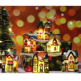 Decoraciones navideñas Brillo LED Ilumina Pequeña casa de pueblo Escena Decoración Adorno Árbol Colgante Decoración Regalos Adornos 231117