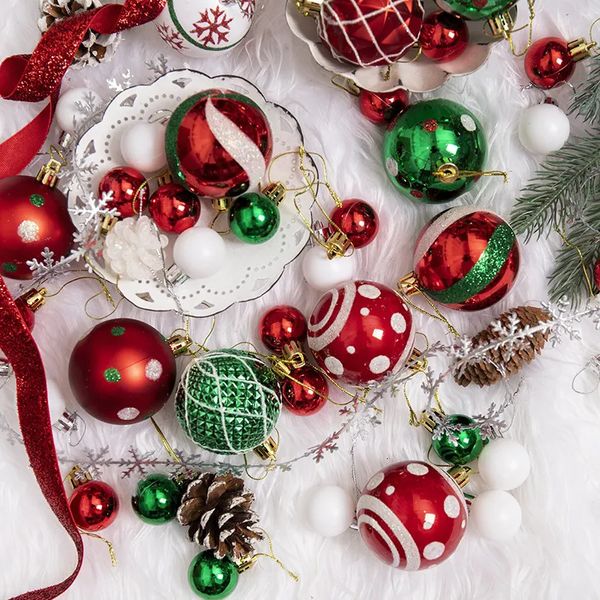 Décorations de Noël Boule de Noël Décoration Arbre de Noël Pendentif Accessoires 42Pcs Boîte-cadeau Magasin Fenêtre el Famille Intérieur Suspendus Cadeaux 231025