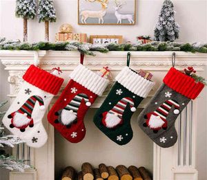 Décorations de Noël bas de Noël chaussettes avec homme de neige santa elk ours décor de coussins cadeau de friandise de friandise de cheminée