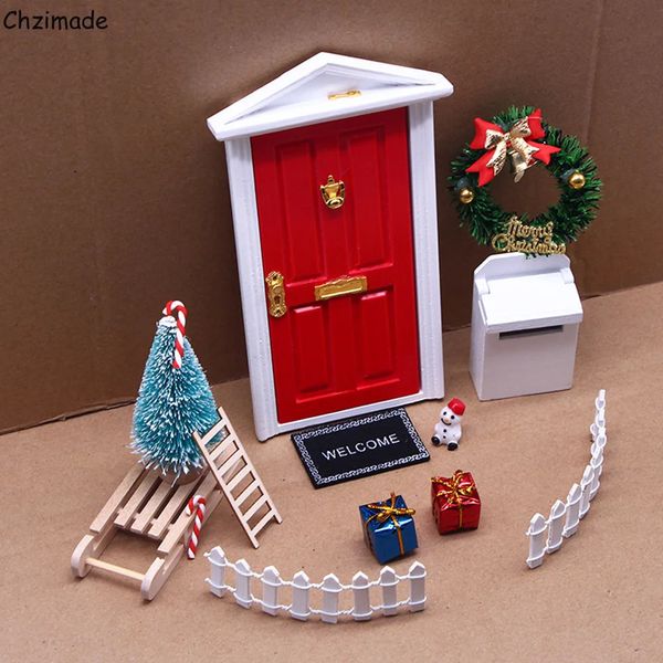 Decoraciones navideñas Chzimade Casa de muñecas Elfo Decoración de puerta Sombrero de cuerda Guirnalda Mini árbol Cajas de regalo Casa de juguetes de hadas Escena en miniatura Modelo 231121