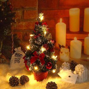 Kerstdecoraties Desktop Tree Led Light Mini Pine Decoration Artificial Bonsai Night Home Warm cadeau 2023