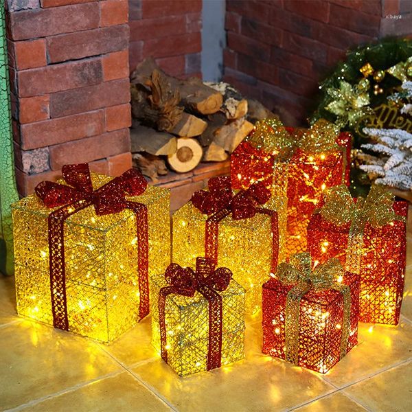 Décorations de Noël Lampe cadeau Ensemble de trois pièces avec boîte à piles Guirlande lumineuse de vacances Blanc chaud Noël LED Décor en fer forgé Scen