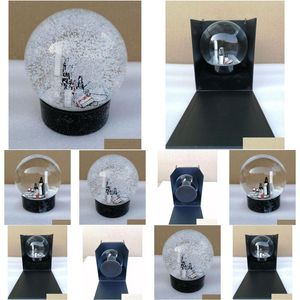 Décorations de Noël Cadeau Snow Globe Classics Lettres Boule de cristal avec boîte limitée pour VIP Client Drop Livraison Home Garden Fest Dhphj