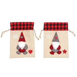 Décorations de Noël Gnome Sac cadeau Rouge Plaid Toile de jute en peluche Fournitures d'emballage de barbe 230905