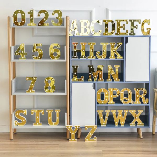 Décorations de Noël lettre d'or alphabet lumières LED numéro de la lampe lumineuse Light Night Light for Home Wedding Birthday Party Party Decoration 231024