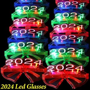 Décorations de Noël LED Lunettes lumineuses alimentées par batterie Light Up Lunettes clignotantes Lunettes 2024 Année Party Decor Cosplay Fournitures 231124